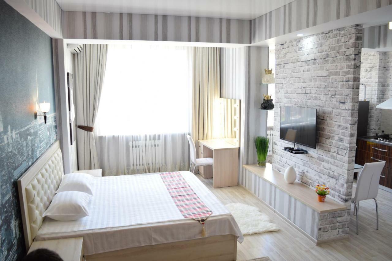 Apartment With Good View In The Center Biskek Kültér fotó
