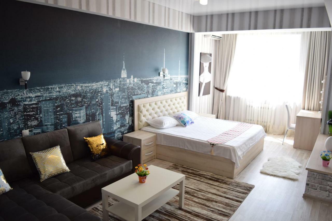 Apartment With Good View In The Center Biskek Kültér fotó